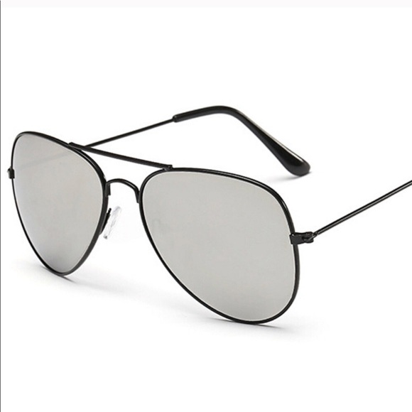 Last Pair!✨ Black Frame Aviator Mirror Sunglasses - Picture 3 of 5